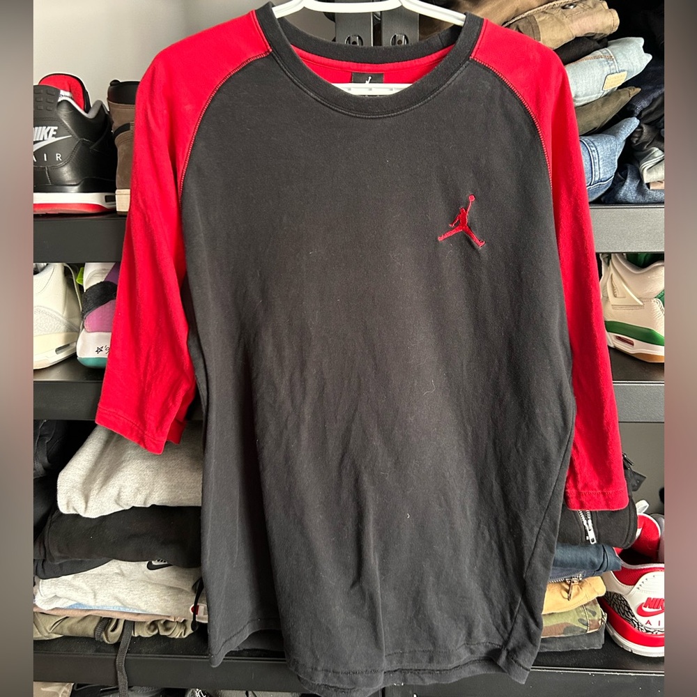 Jordan 3/4 sleeves size Large